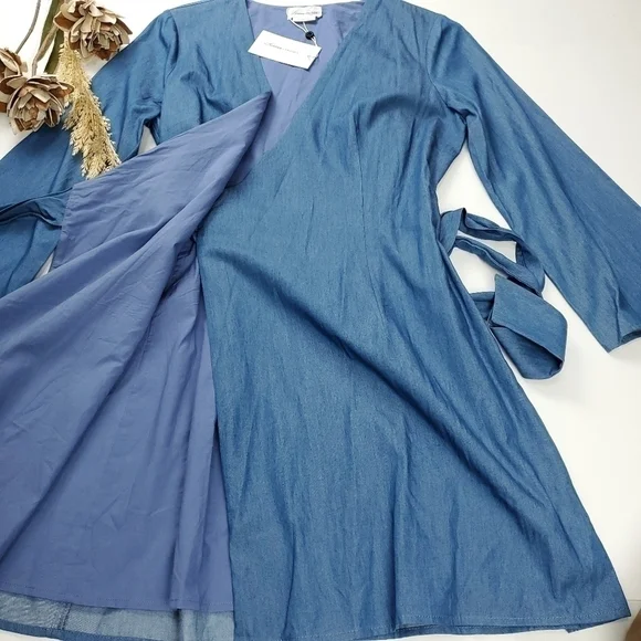 New Lovers + Friends  Viscose Chambray Blue Belted Wrap Dress Size M - Picture 9 of 13
